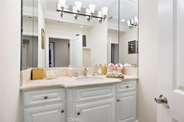 $4,495,000 | 18 Rue Grand Vallee, Newport Beach, CA 92660