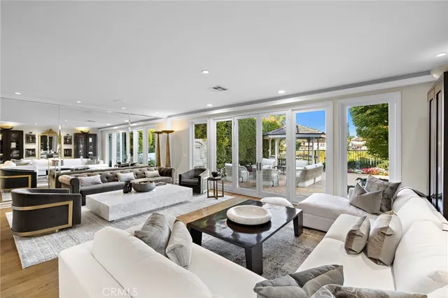$4,495,000 | 18 Rue Grand Vallee, Newport Beach, CA 92660