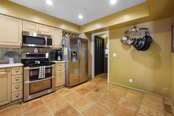 $5,900 | 6975 Bianchini Circle, Boca Raton, FL 33433