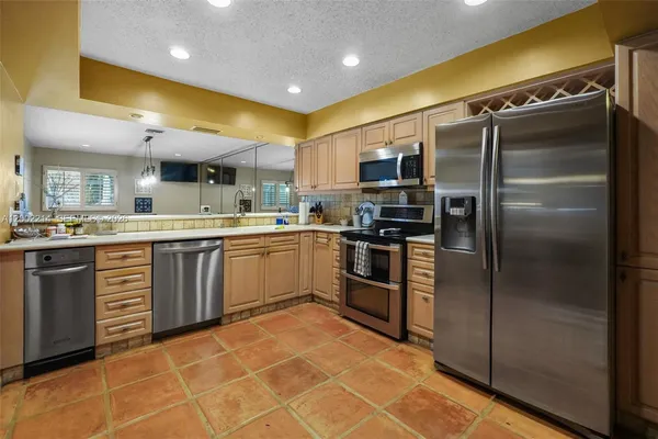 $5,900 | 6975 Bianchini Circle, Boca Raton, FL 33433