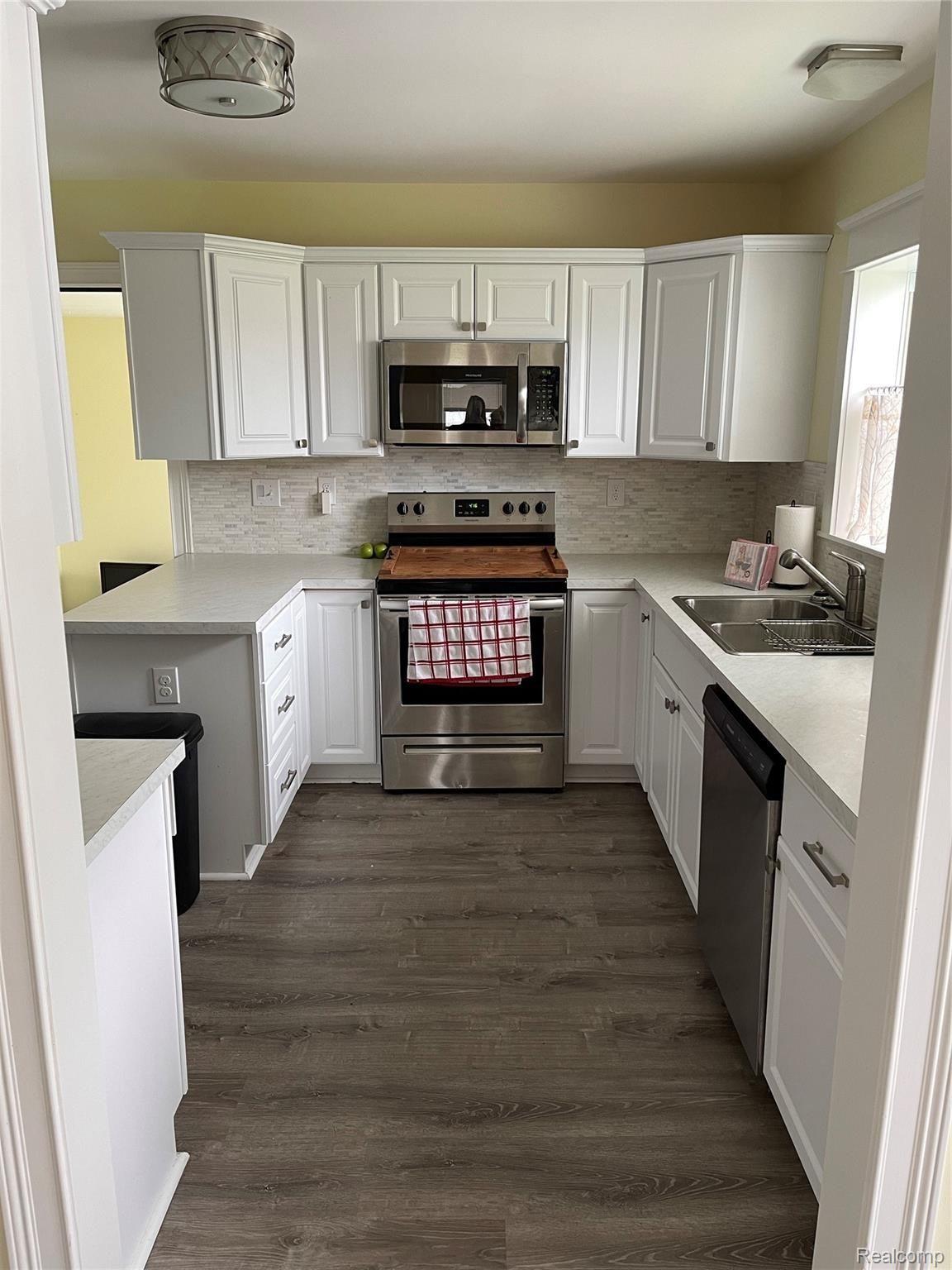 2092 South Dye Road Flint, MI 48532 - Photo 13 of 33 DABD7E18-E2B1-497D-9B56-147687F9B3A2.jpeg