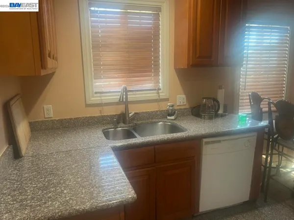 $2,800 | Foothill Square, Oakland, CA 94605