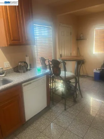 $2,800 | Foothill Square, Oakland, CA 94605