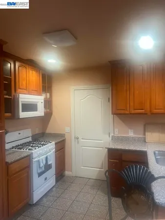 $2,800 | Foothill Square, Oakland, CA 94605