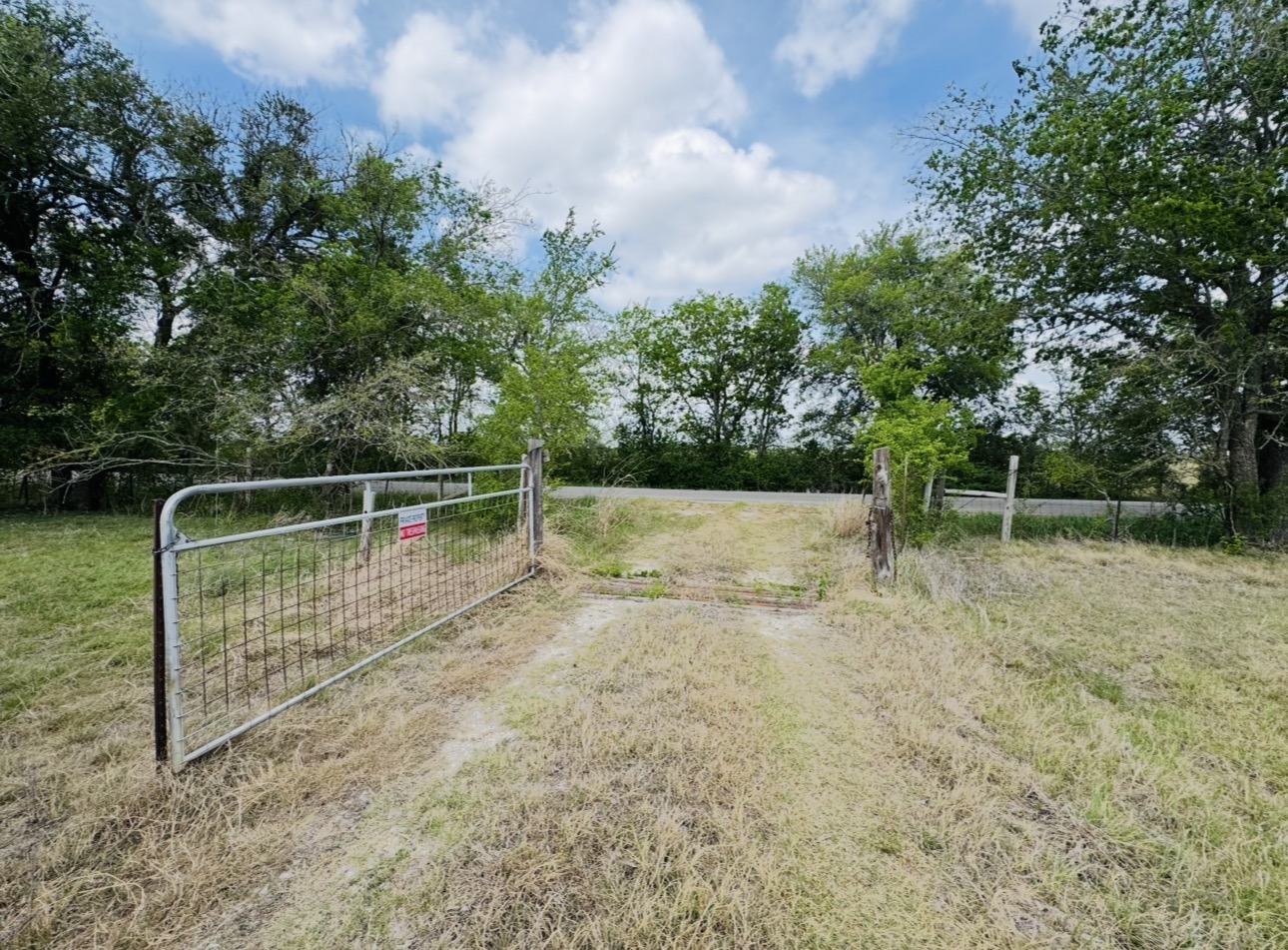789 Upper Elgin River Road Elgin, TX 78621 - Photo 2 of 37