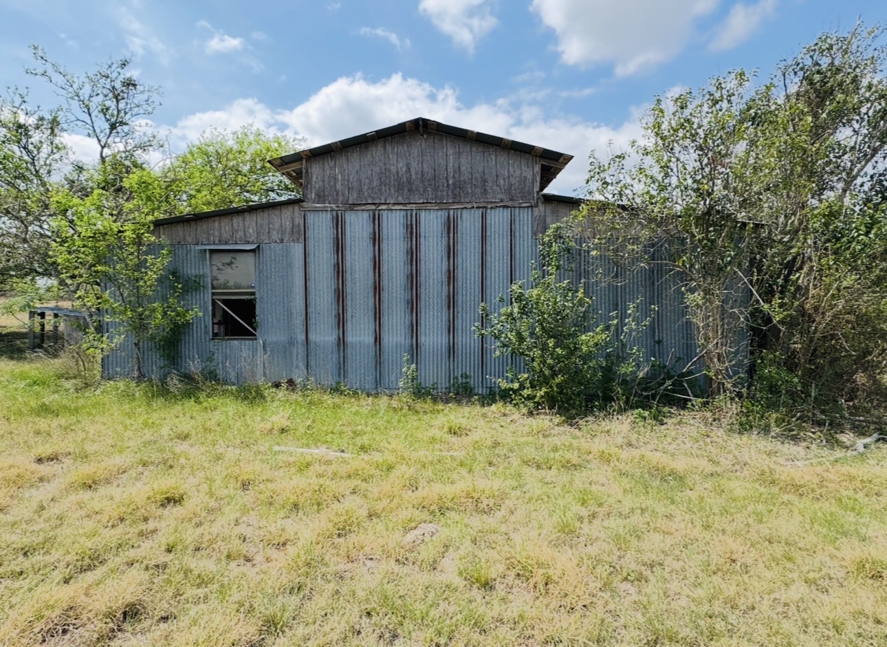 789 Upper Elgin River Road Elgin, TX 78621 - Photo 21 of 37