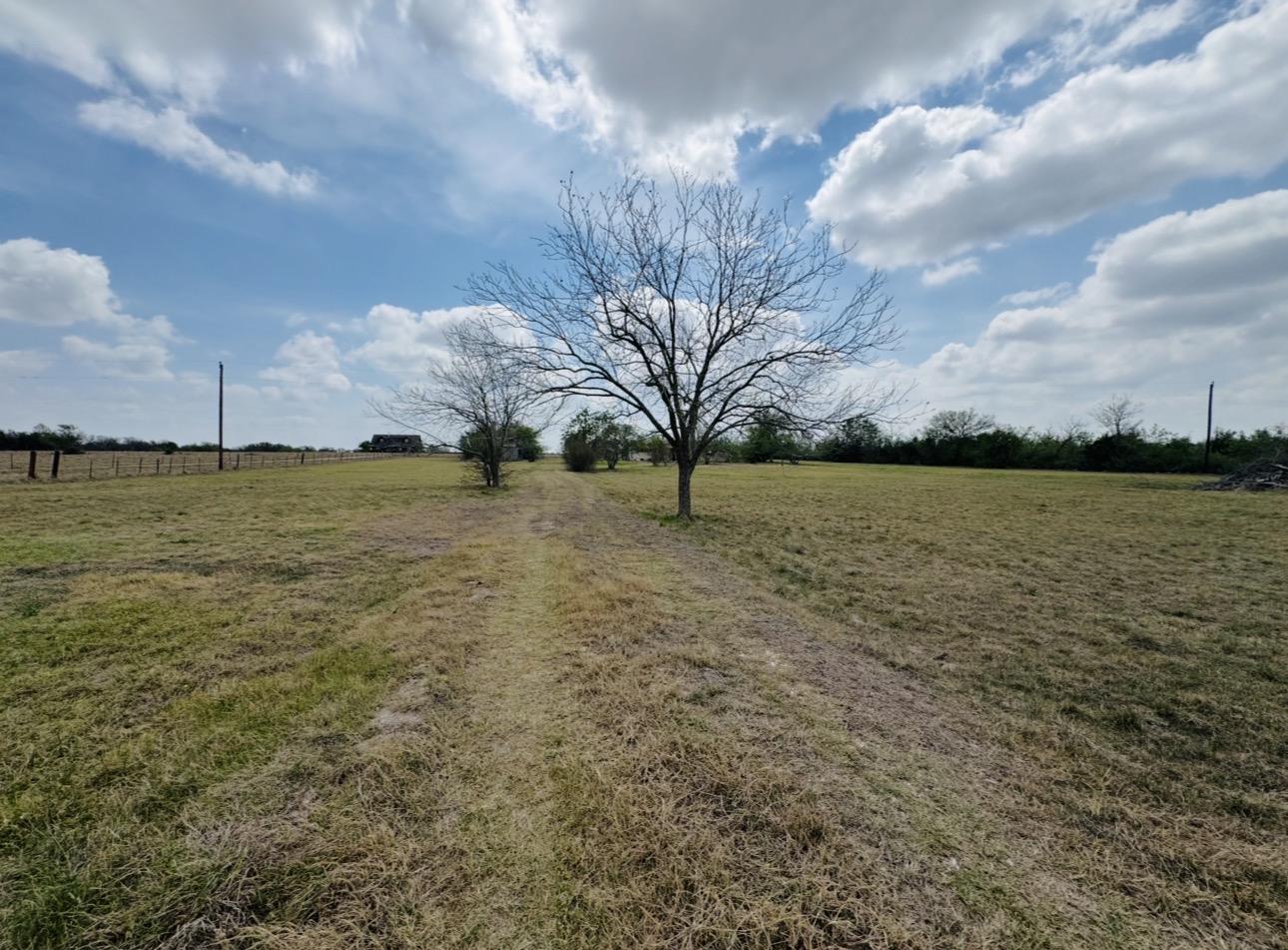 789 Upper Elgin River Road Elgin, TX 78621 - Photo 4 of 37
