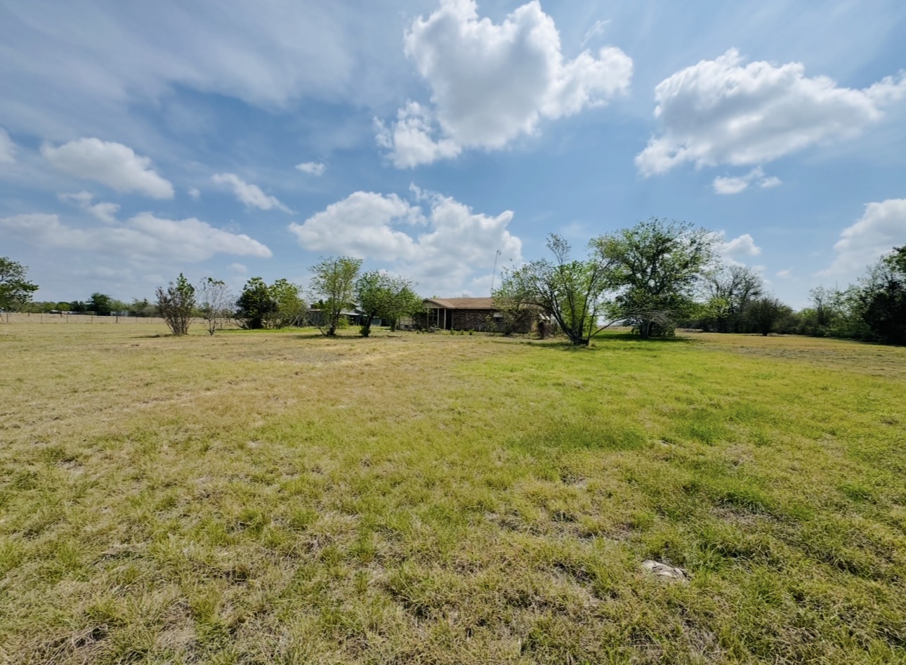 789 Upper Elgin River Road Elgin, TX 78621 - Photo 5 of 37