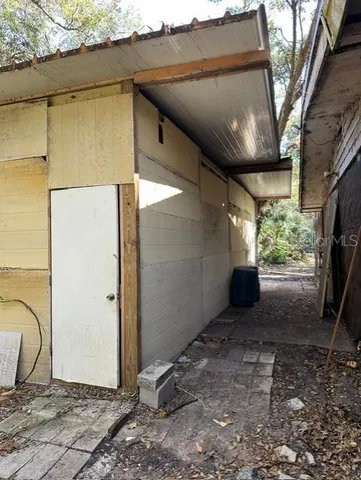 a view of back yard of the house