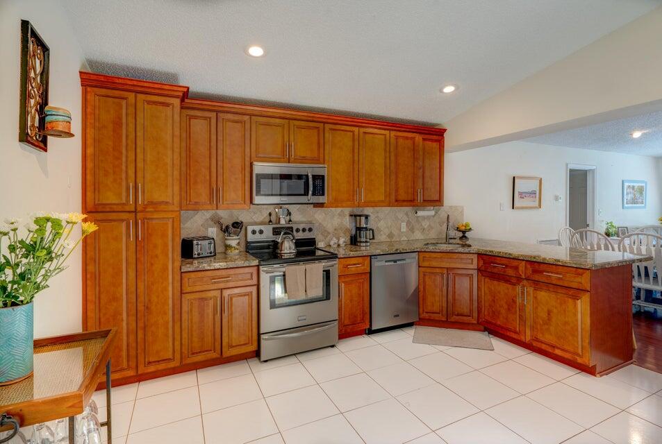 11335 Woodchuck Drive Boca Raton, FL 33428 - Photo 4 of 21 Kitchen