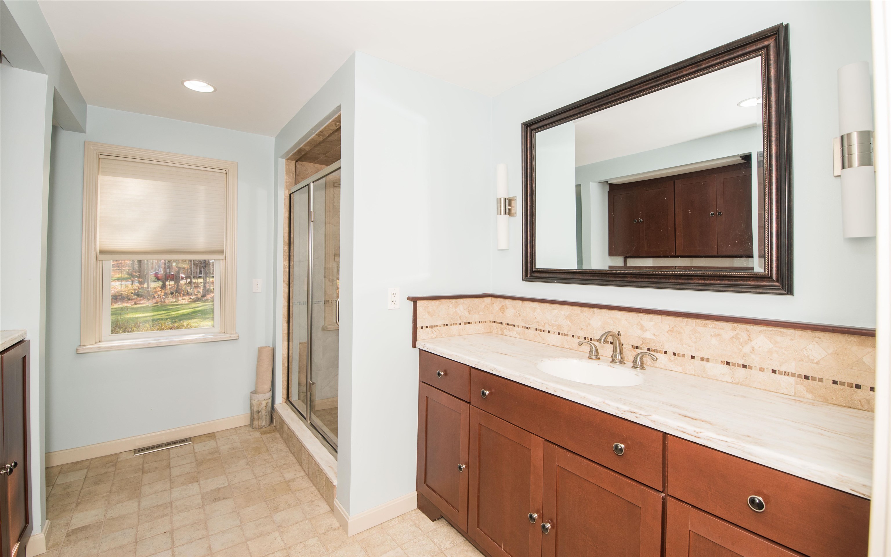 107 Hampstead Road Sandown, NH 03873 - Photo 14 of 38