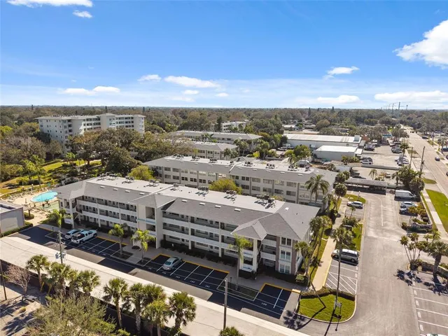 a very nice looking room with lots of furniture and lots of furniture