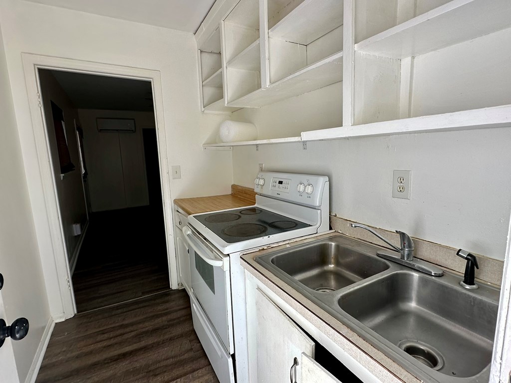 3604 Norris Road Columbus, GA 31907 - Photo 23 of 29 close up of galley in rental suite