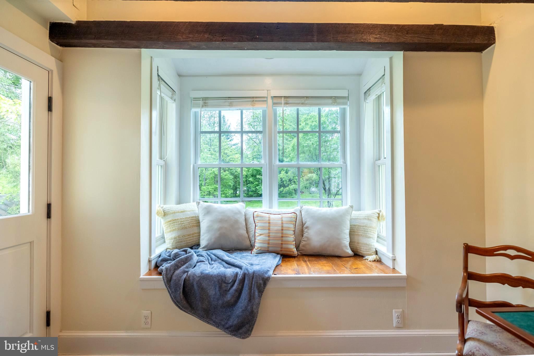 18165 Lincoln Road Purcellville, VA 20132 - Photo 24 of 53 Cozy Bay Window Reading Nook