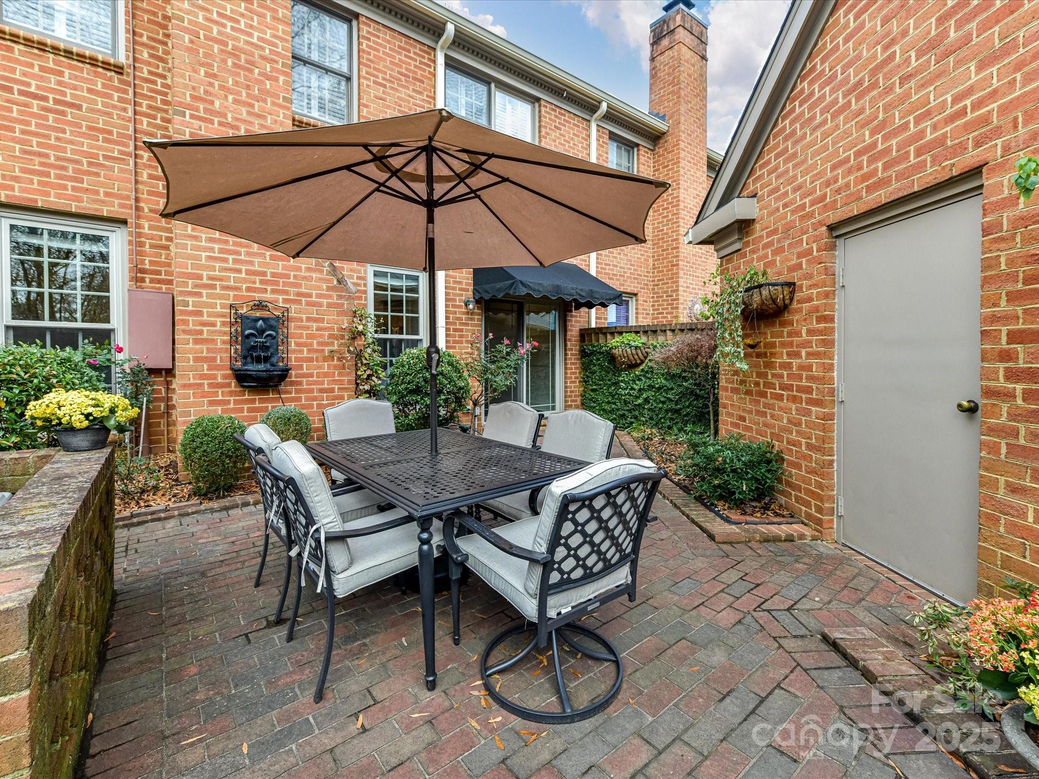 2813 Sharon View Road Charlotte, NC 28210 - Photo 36 of 40 a patio with a patio table and chairs