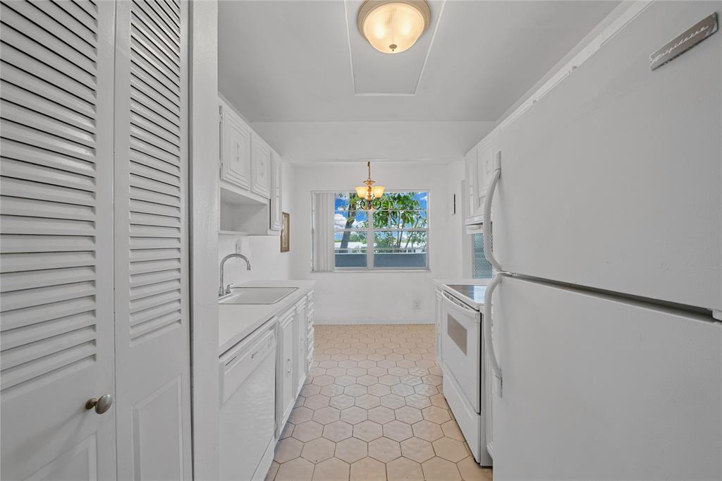 8105 Northwest 61st Street, Unit A206 Tamarac, FL 33321 - Photo 34 of 44 a bathroom with a sink and a bathtub