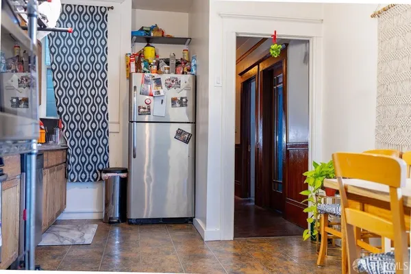 a picture of a very nice looking room