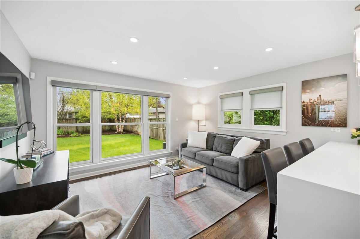 912 Hunter Road Wilmette, IL 60091 - Photo 12 of 38 Gallery Image 12