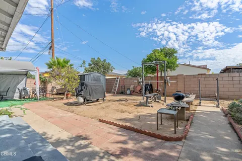 a view of a backyard with sitting area and furniture