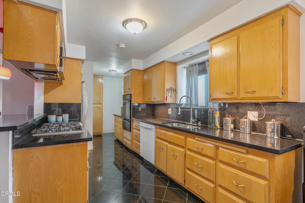 740 Carmelita Place Montebello, CA 90640 - Photo 9 of 32 DSC01463