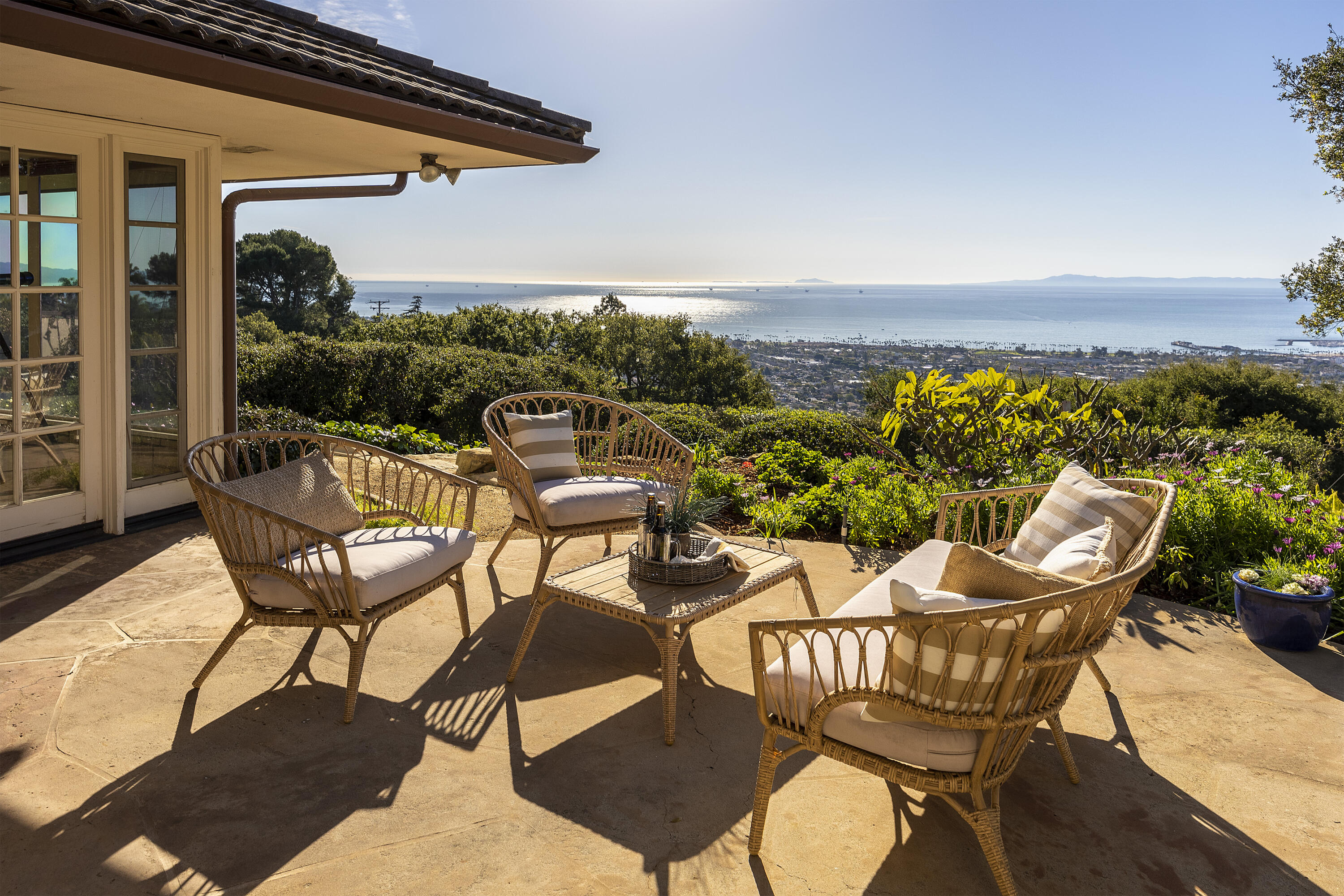 1320 Mission Ridge Road Santa Barbara, CA 93103 - Photo 15 of 27 a view of a chairs and table in patio
