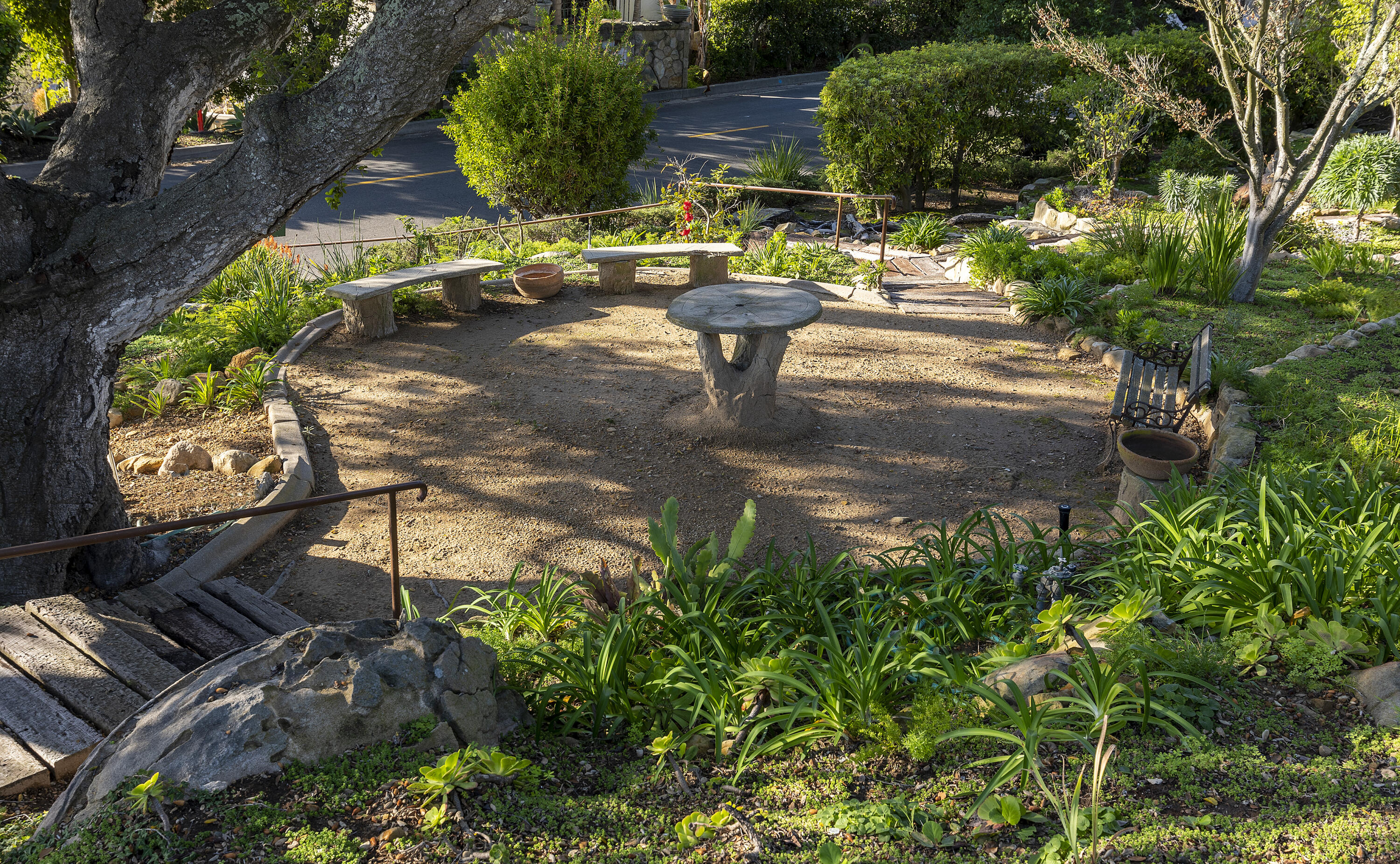1320 Mission Ridge Road Santa Barbara, CA 93103 - Photo 19 of 27 a view of a backyard