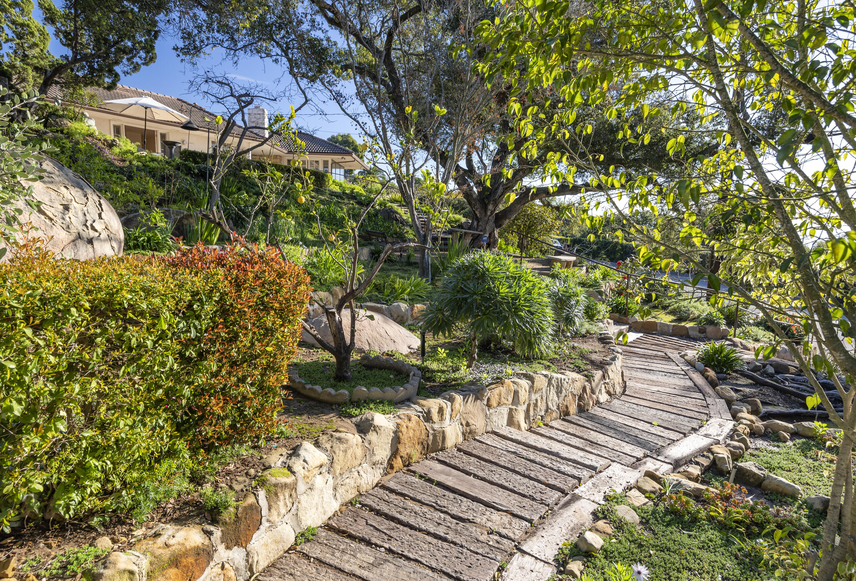 1320 Mission Ridge Road Santa Barbara, CA 93103 - Photo 22 of 27 a view of a backyard