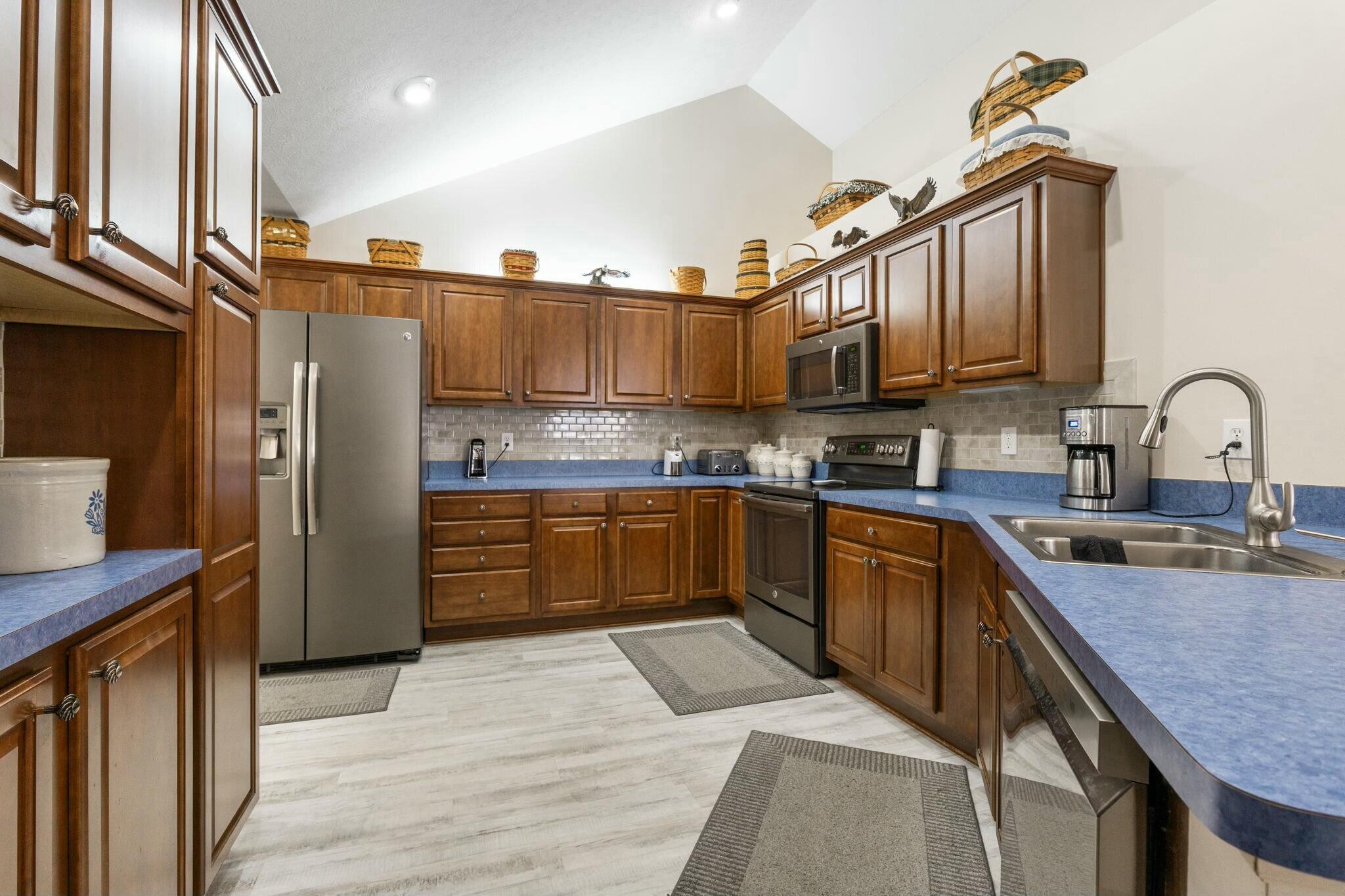 223 Stonegate Loop Pataskala, OH 43062 - Photo 27 of 61 Kitchen