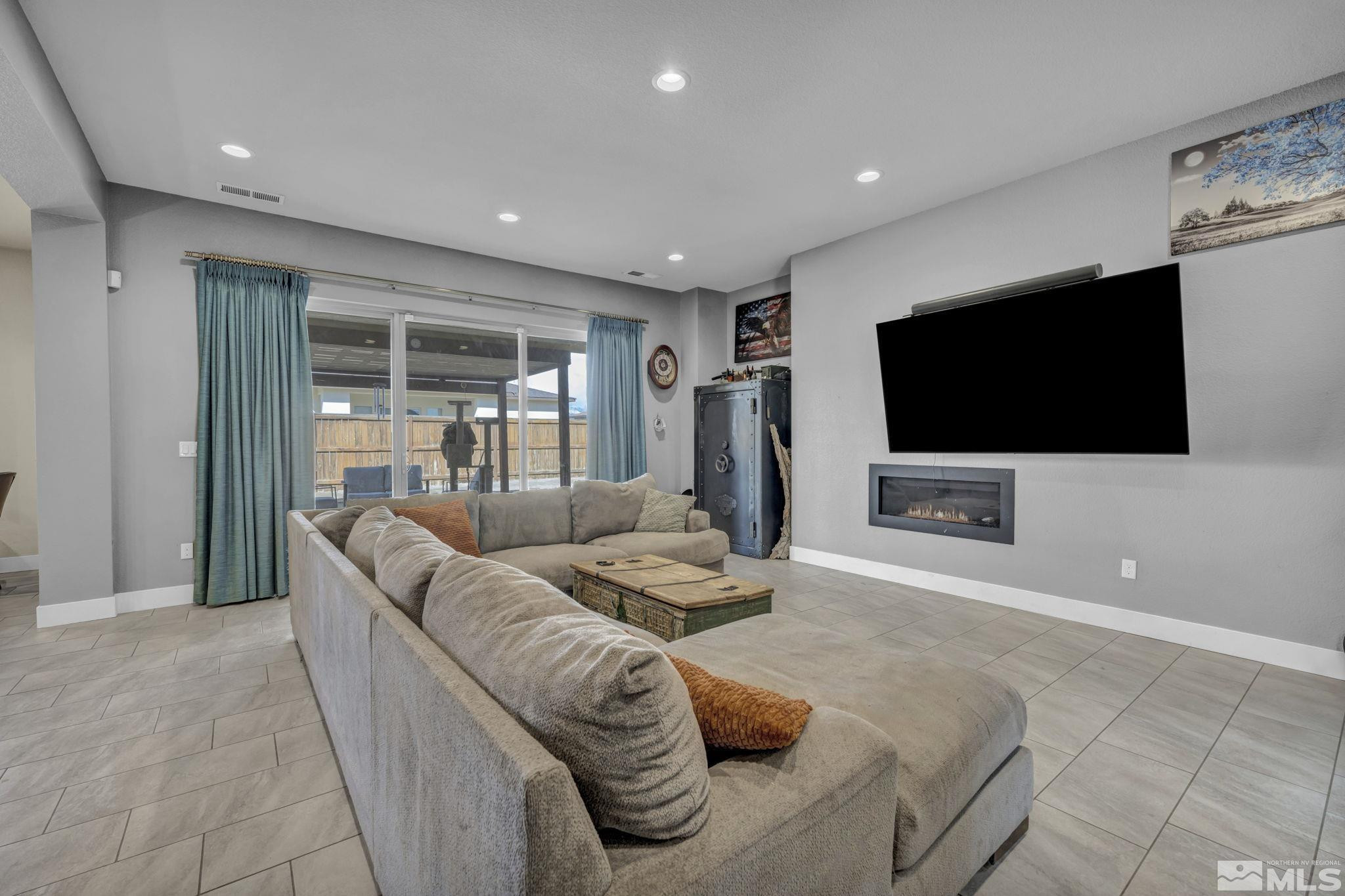 696 Raptor Way Fernley, NV 89408 - Photo 8 of 40 Photo 8