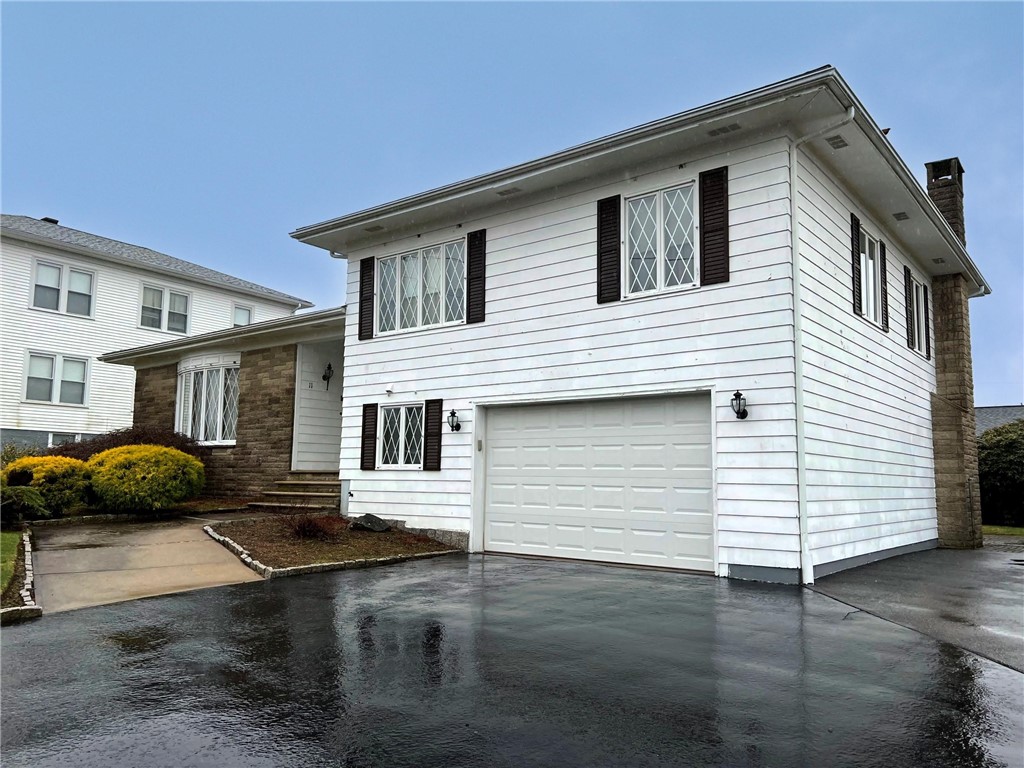 11 Neutaconkanut Road Johnston, RI 02919 - Photo 5 of 37