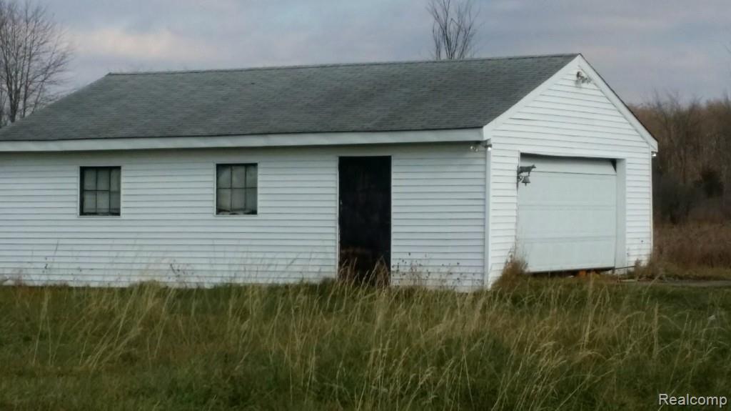 57600 Omo Road Ray, MI 48096 - Photo 4 of 4 omo garage.jpg