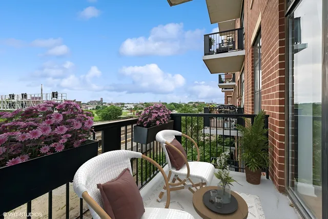 $226,000 | 811 West 15th Place, Unit 513, Chicago, IL 60608