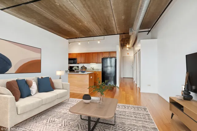 $226,000 | 811 West 15th Place, Unit 513, Chicago, IL 60608