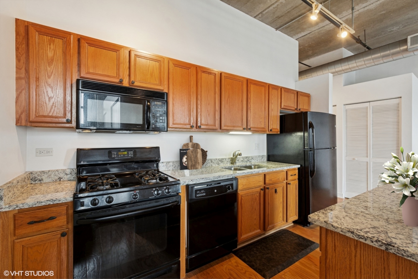 811 West 15th Place, Unit 513 Chicago, IL 60608 - Photo 7 of 20