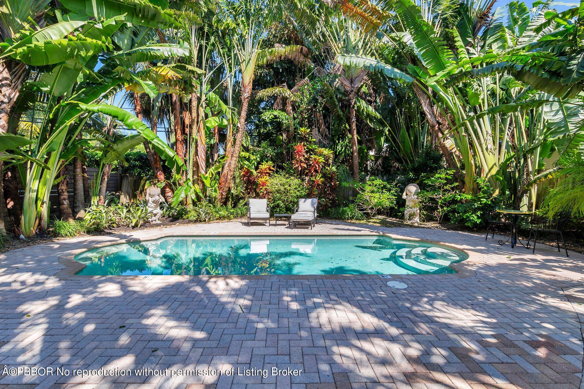 827 Ardmore Road West Palm Beach, FL 33401 - Photo 23 of 27 a view of backyard with green space