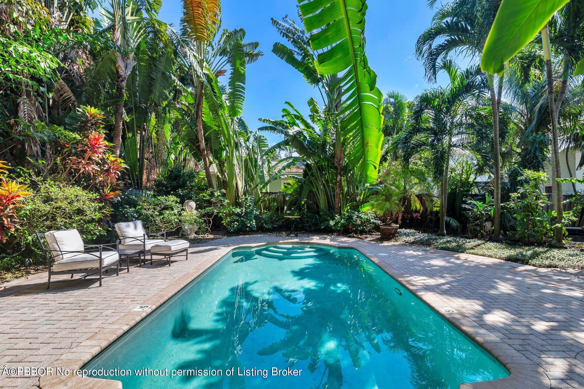 827 Ardmore Road West Palm Beach, FL 33401 - Photo 24 of 27 a view of a backyard with sitting area