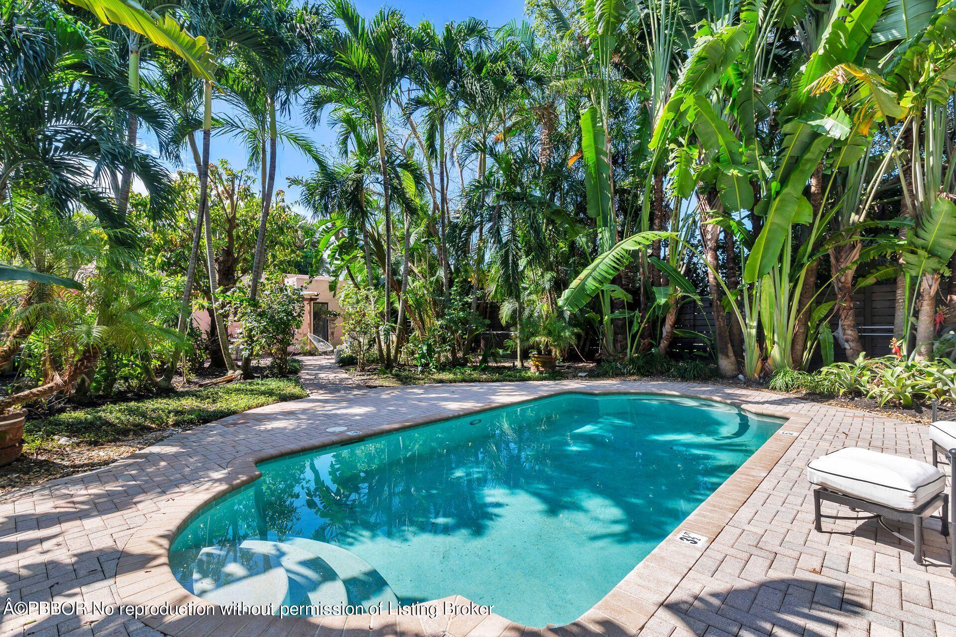 827 Ardmore Road West Palm Beach, FL 33401 - Photo 25 of 27 a view of a backyard with a garden