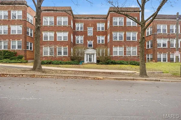 $400,000 | 6312 Southwood Avenue, Unit 3E, Clayton, MO 63105