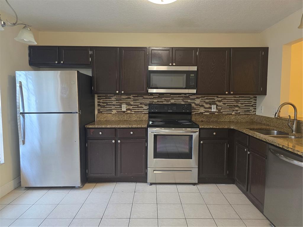 2351 Water View Loop Kissimmee, FL 34743 - Photo 5 of 26
