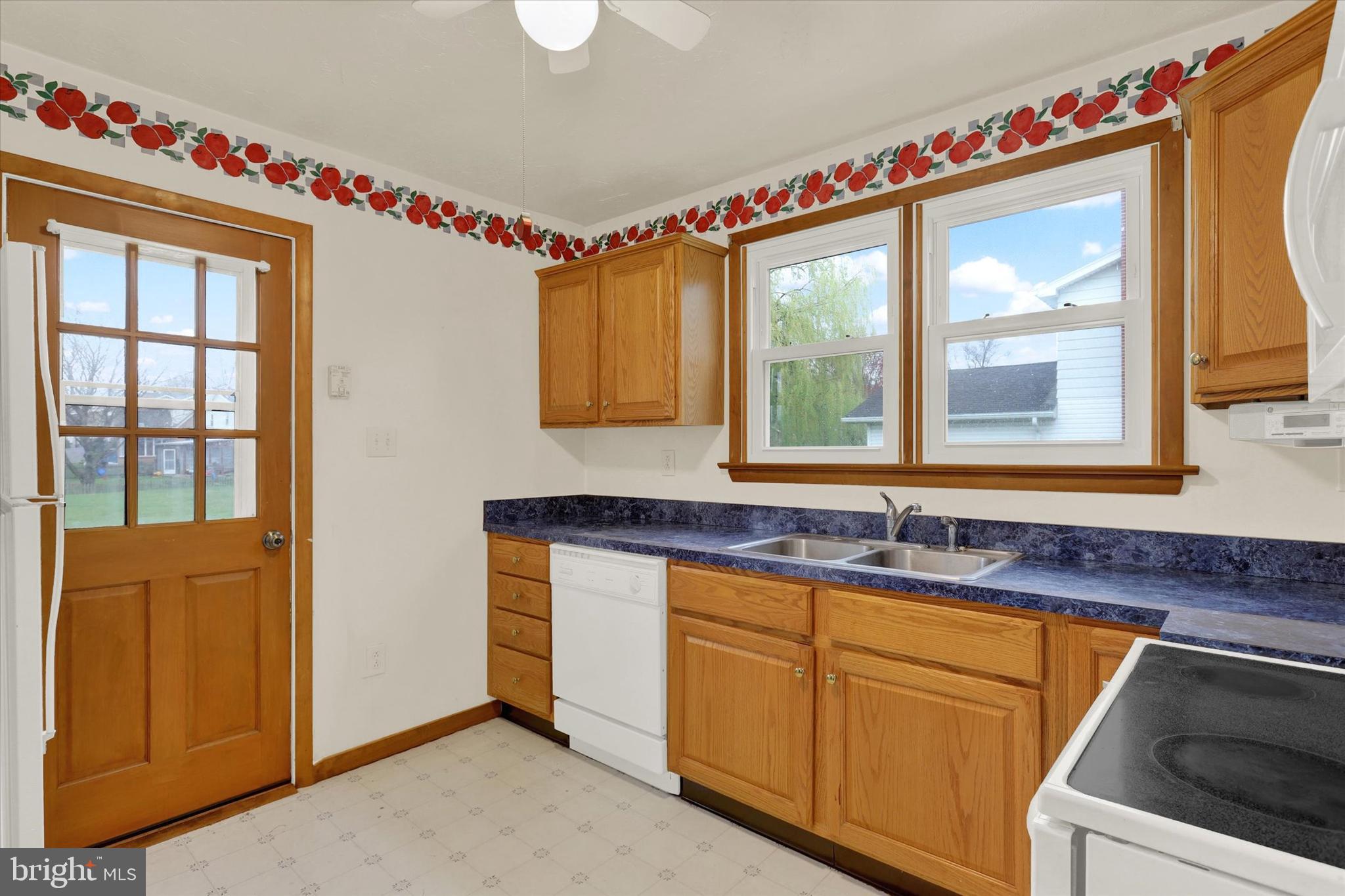 302 Reading Road Shippensburg, PA 17257 - Photo 6 of 27