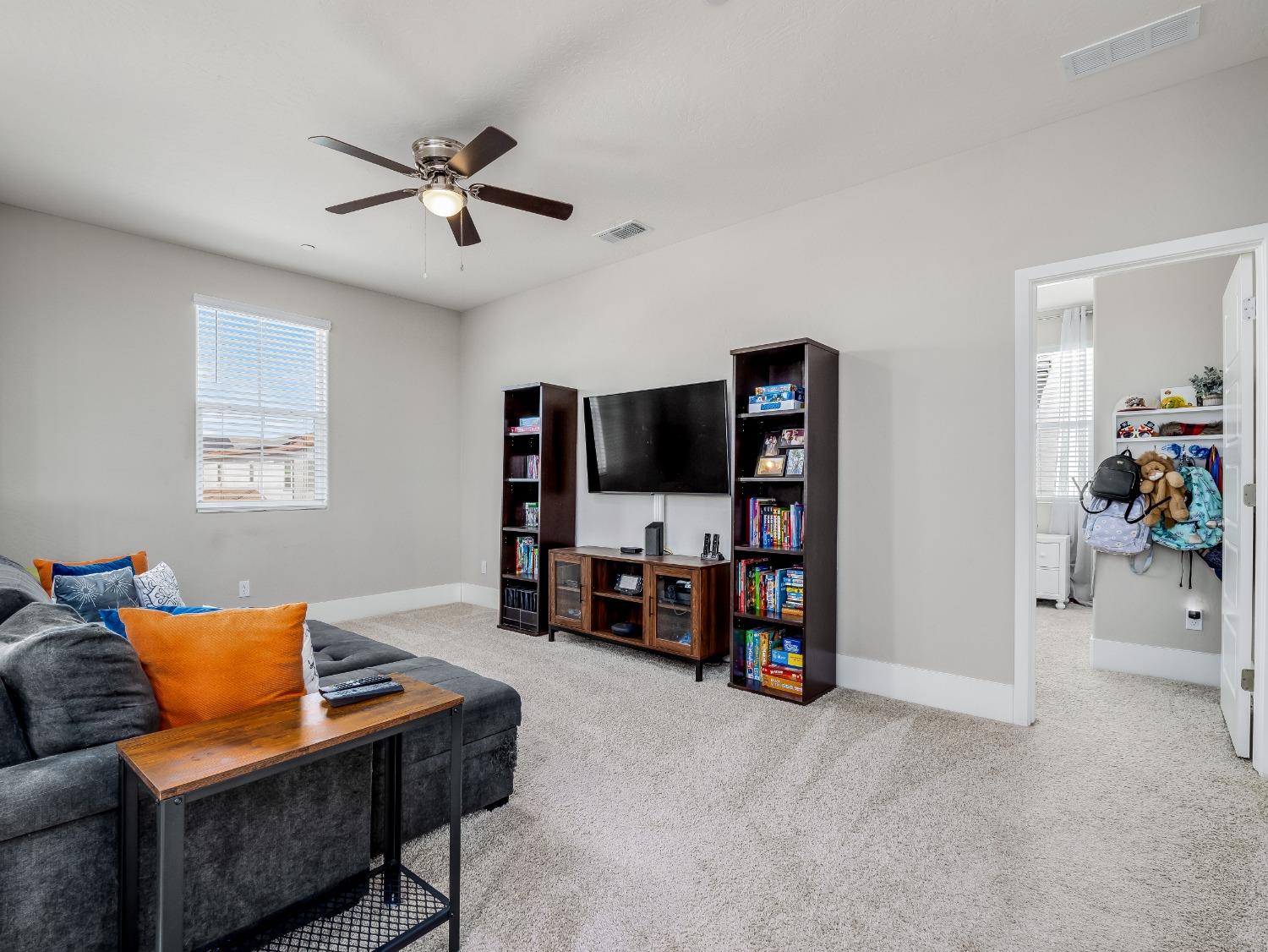 4289 Vineyard Drive Madera, CA 93636 - Photo 18 of 37 a living room with furniture and a flat screen tv
