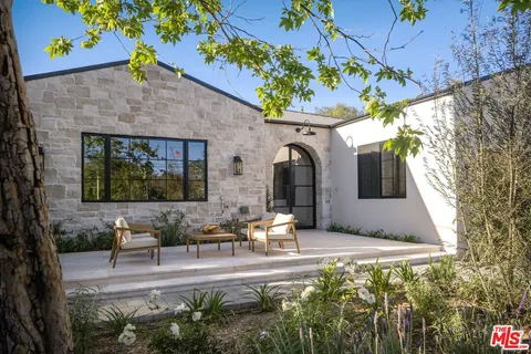 $3,995,000 | 23236 Hatteras Street, Woodland Hills, CA 91367