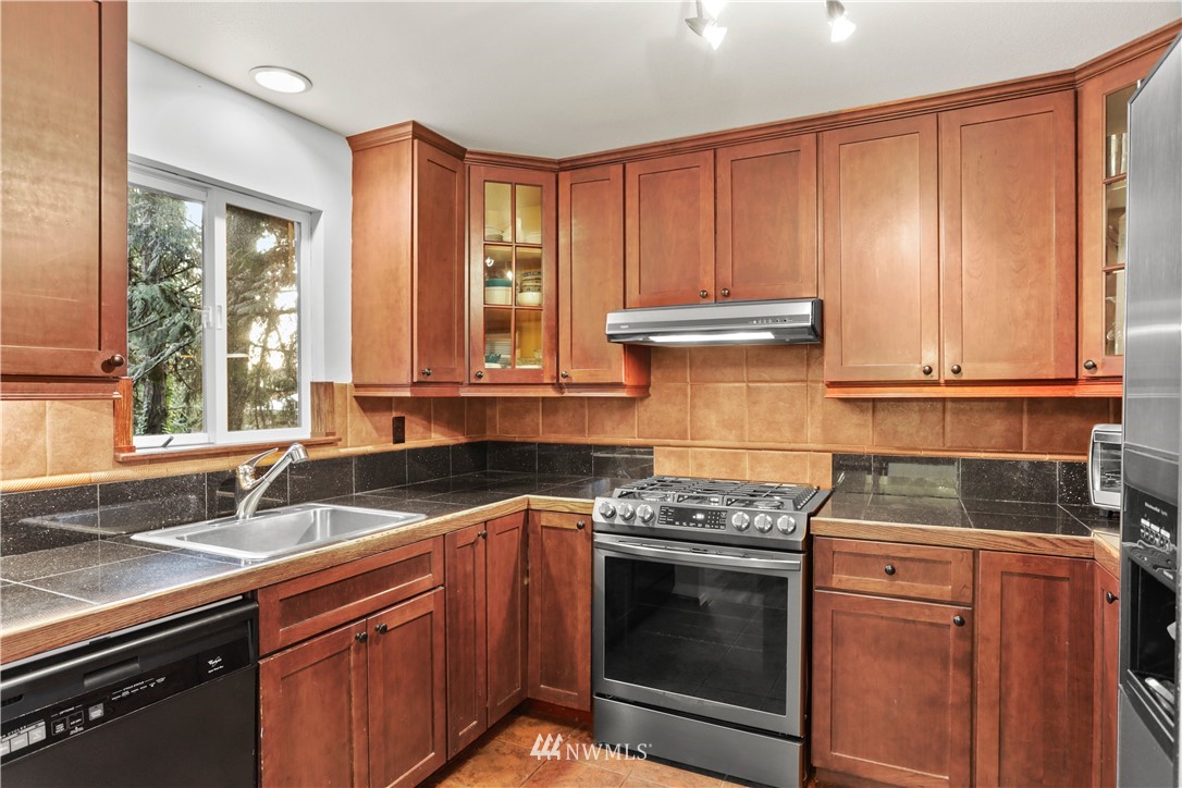 10419 Northeast 190th Street Bothell, WA 98011 - Photo 12 of 29 Gallery Image 12