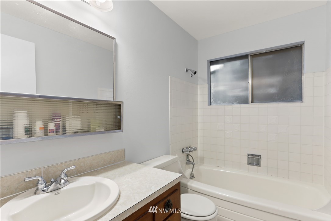 10419 Northeast 190th Street Bothell, WA 98011 - Photo 18 of 29 Gallery Image 18