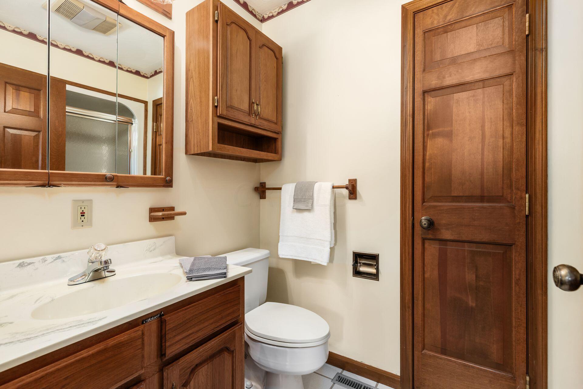 4373 Freshwater Road Delaware, OH 43015 - Photo 28 of 41 SECOND FLOOR FULL BATH LOCATED BETWEEN THE 2 GUEST BEDROOMS. TOTAL OF 3 FULL BATHS!