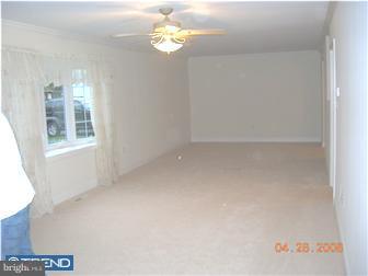 733 Locust Road Warminster, PA 18974 - Photo 3 of 12 Living Room