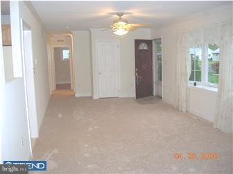 733 Locust Road Warminster, PA 18974 - Photo 4 of 12 Living Room