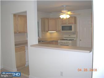 733 Locust Road Warminster, PA 18974 - Photo 5 of 12 Kitchen
