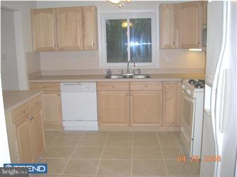 733 Locust Road Warminster, PA 18974 - Photo 6 of 12 Kitchen