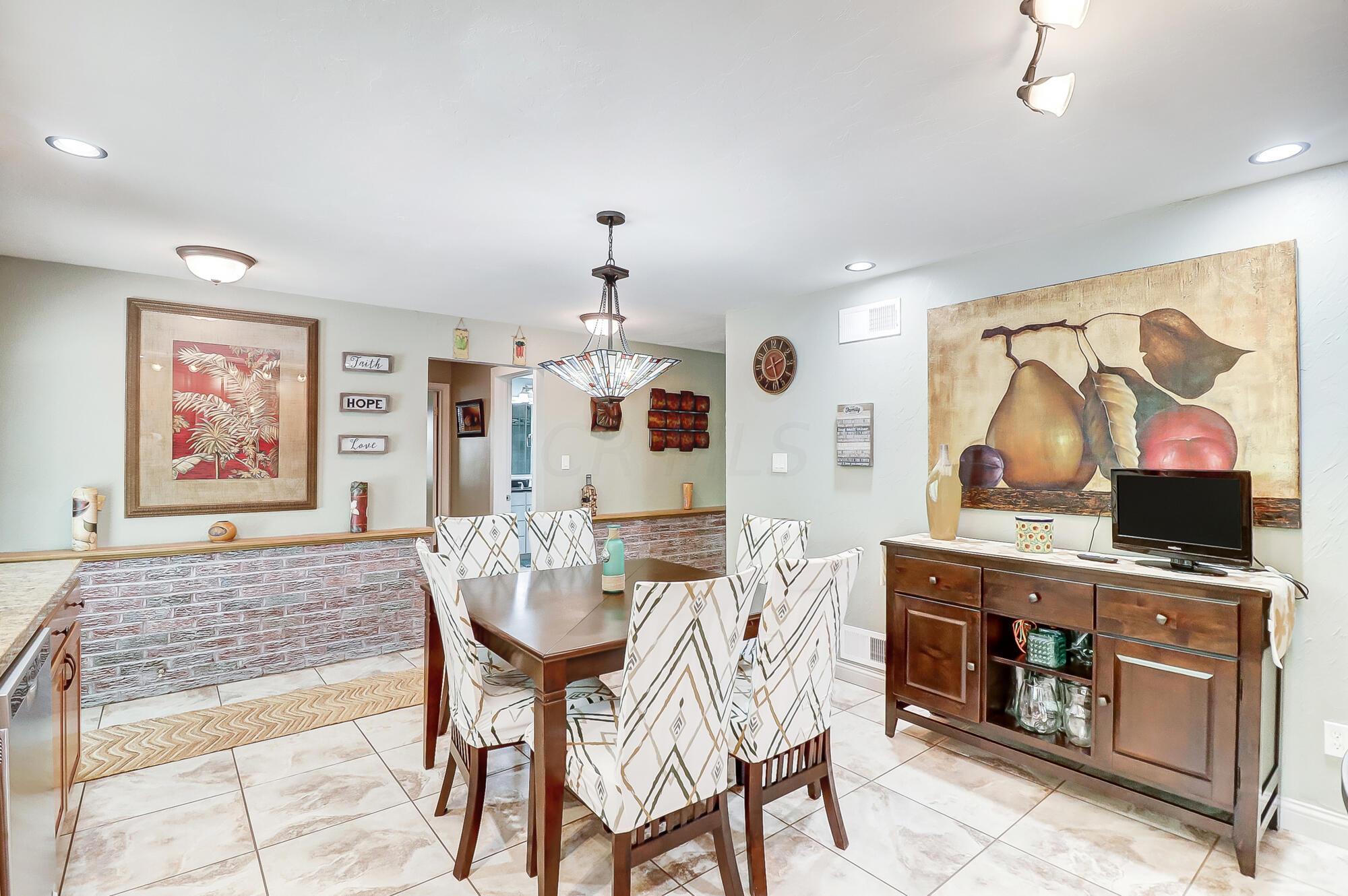 3044 Herrick Road Columbus, OH 43221 - Photo 8 of 36 009